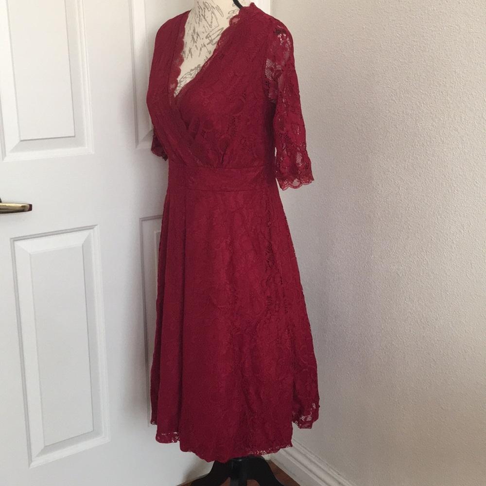 Plus Size Lace V neck cocktail dress - Picture 2 of 11